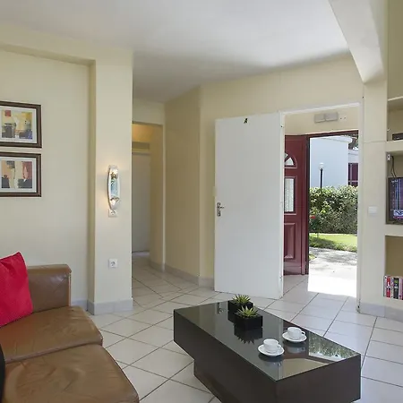 Large Duplex In Best Location - 10 Minute Walk To Marina -3bdr 3bath *