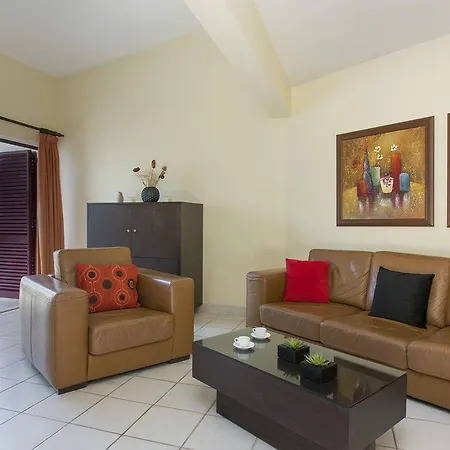 Large Duplex In Best Location - 10 Minute Walk To Marina -3bdr 3bath *
