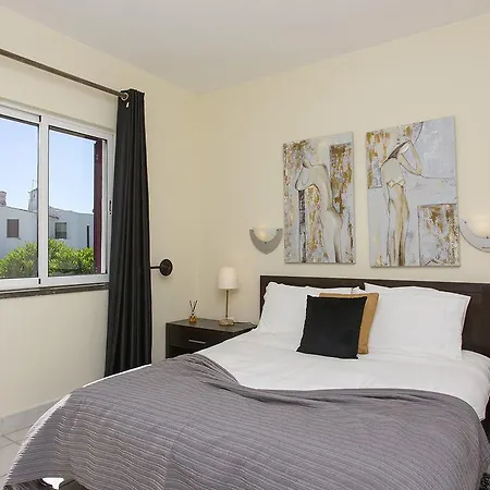 Large Duplex In Best Location - 10 Minute Walk To Marina -3bdr 3bath *