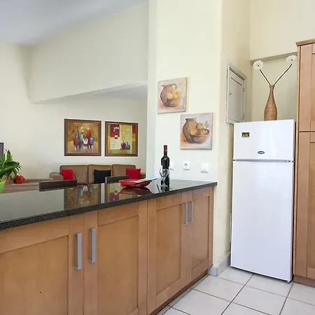 Large Duplex In Best Location - 10 Minute Walk To Marina -3bdr 3bath Holiday home Vilamoura