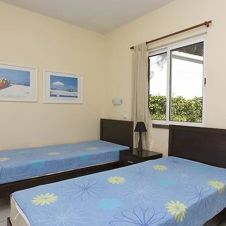 Large Duplex In Best Location - 10 Minute Walk To Marina -3bdr 3bath
