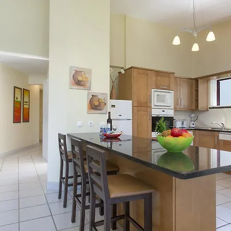 Large Duplex In Best Location - 10 Minute Walk To Marina -3bdr 3bath Ferienhaus Vilamoura