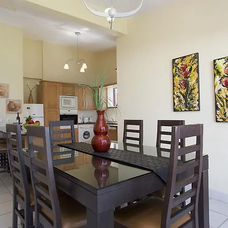 Large Duplex In Best Location - 10 Minute Walk To Marina -3bdr 3bath Ferienhaus